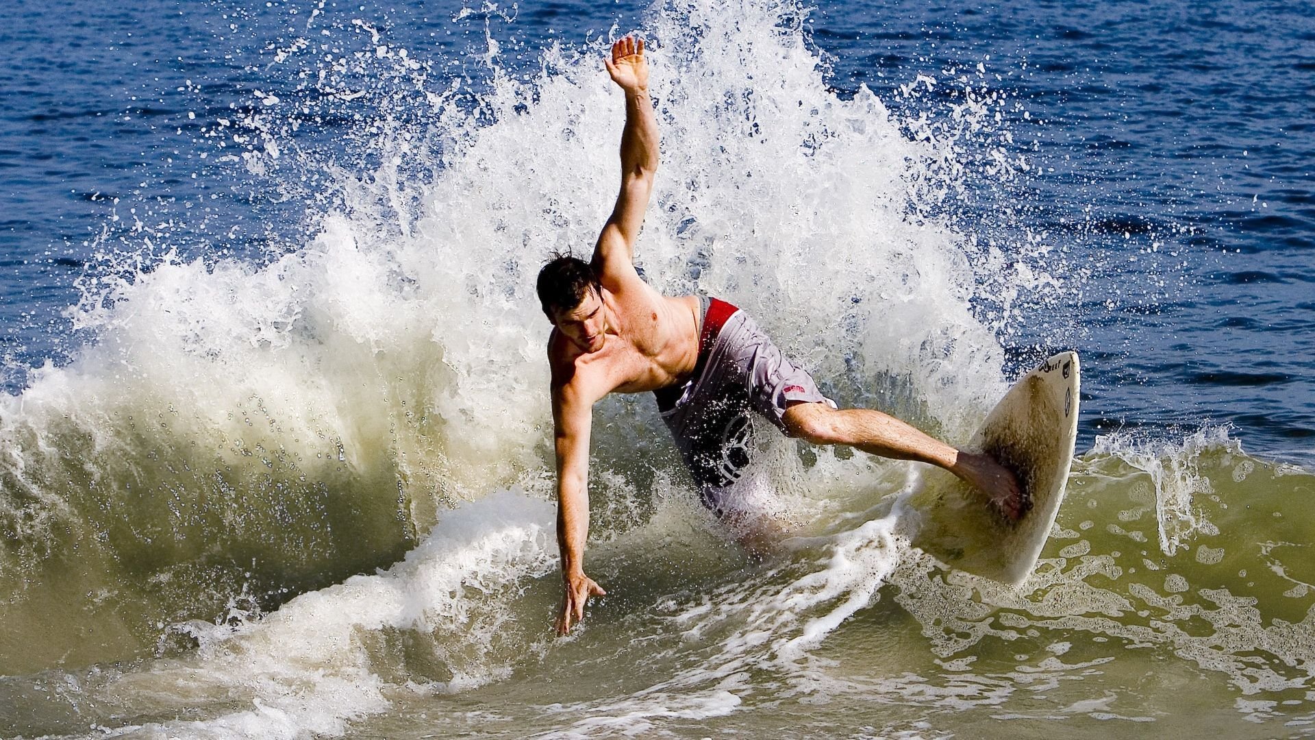 老鹰展翅全面压制爵士,保罗化身关键先生主宰赛场