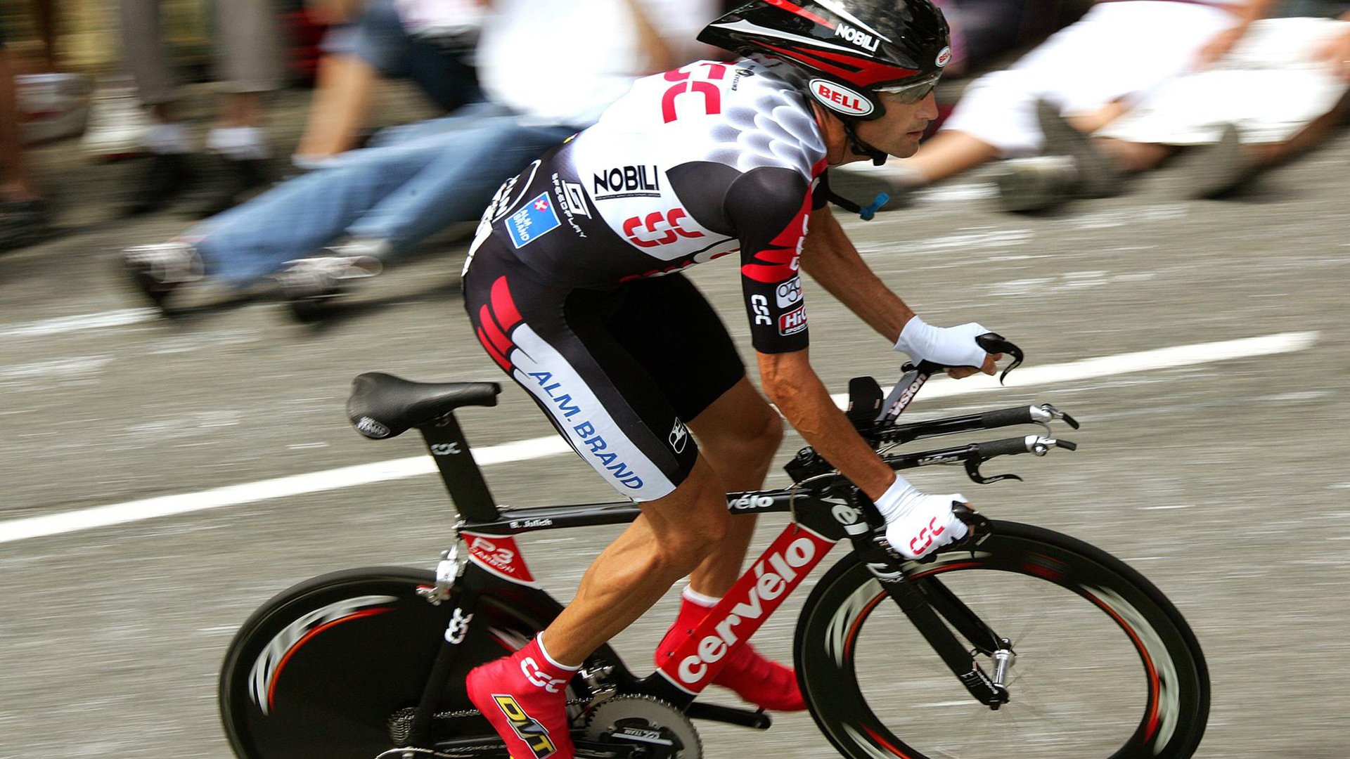 布克关键时刻站出来，篮网争冠路上力克火箭